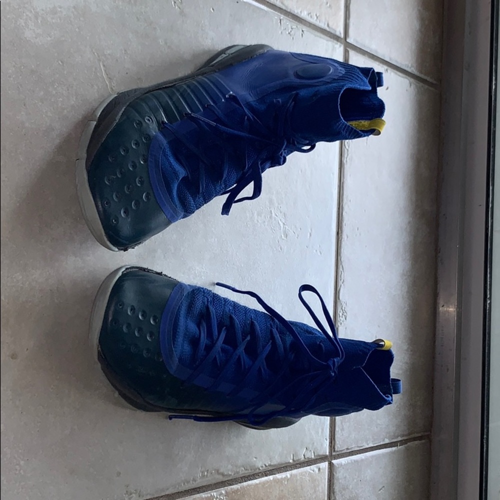 These currys good condition and very comfortable